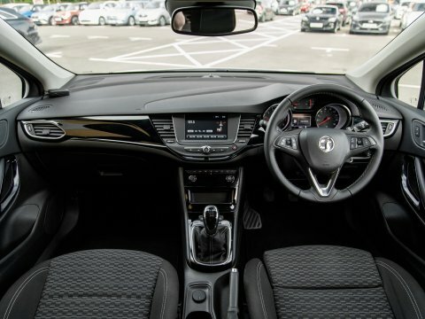 Vauxhall Astra Hatchback SG69FEP White #3