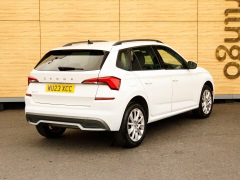 Skoda Kamiq Suv White #2