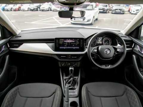 Skoda Kamiq Suv White #3