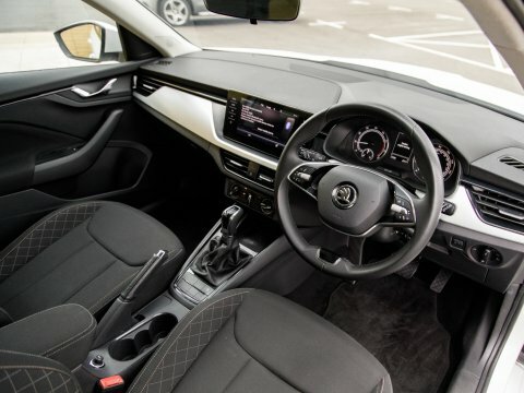 Skoda Kamiq Suv White #4