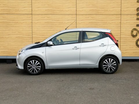 Toyota Aygo 1.0 Vvt-i X-play Euro 6 Red #13