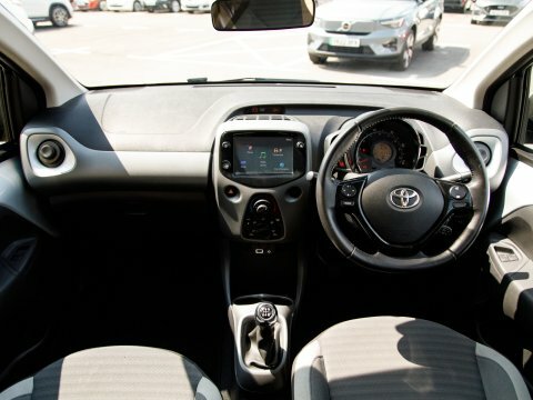 Toyota Aygo X-play Silver #3