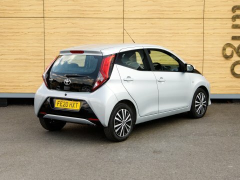 Toyota Aygo X-play Silver #2