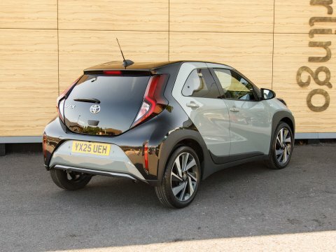 Toyota Aygo X Hatchback YX25UEH Green #2