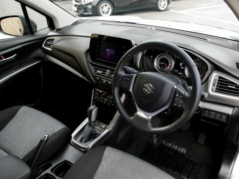 Suzuki S Cross Suv White #4