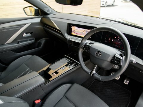 Vauxhall Astra Hatchback Yellow #4
