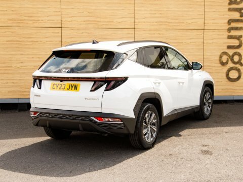 Hyundai Tucson Suv White #2