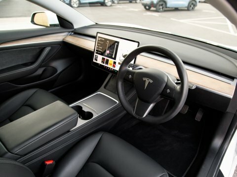 Tesla Model 3 Saloon White #4