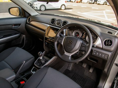 Suzuki Vitara Suv Grey #4