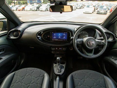 Toyota Aygo X Hatchback Green #3