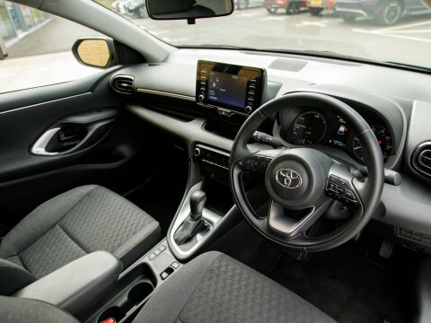 Toyota Yaris Hatchback Brown #4