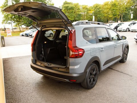 Dacia Jogger Mpv 1.6 Extreme Hybrid 140 202424 Green #39