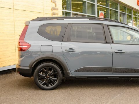 Dacia Jogger Mpv 1.6 Extreme Hybrid 140 202424 Green #7