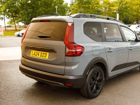 Dacia Jogger Mpv 1.6 Extreme Hybrid 140 202424 Green #8