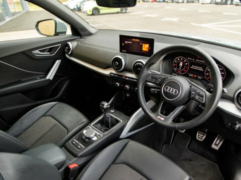 Audi Q2 Suv Grey #4