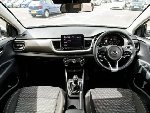 Kia Stonic Suv White #3