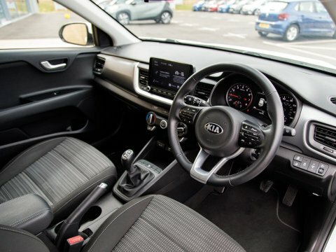 Kia Stonic Suv White #4