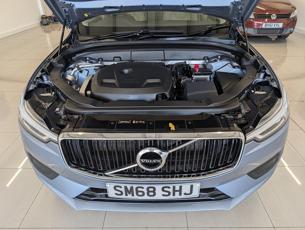 Volvo XC60 T5 Momentum Blue #5