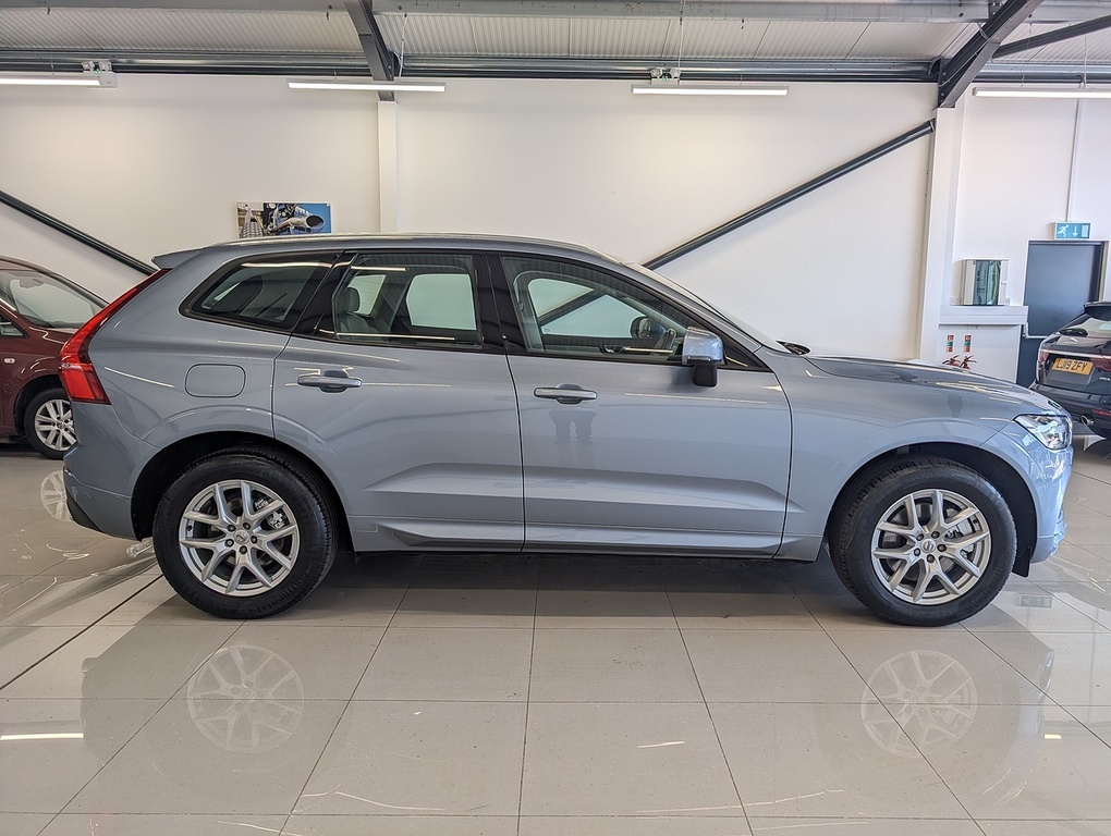 Volvo XC60 T5 Momentum Blue #6