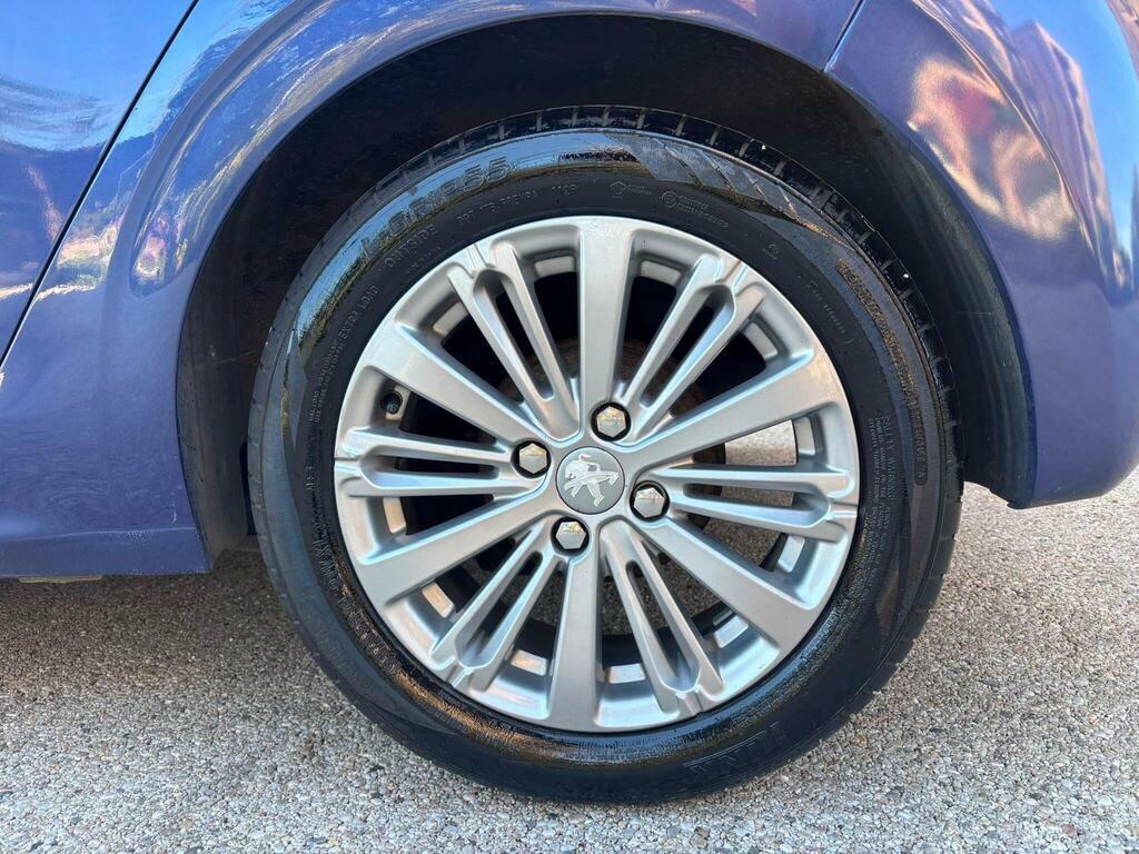 Peugeot 208 1.6 Bluehdi 100 Gt Line Red #40
