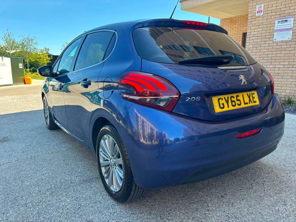 Peugeot 208 1.6 Bluehdi 100 Gt Line Red #2