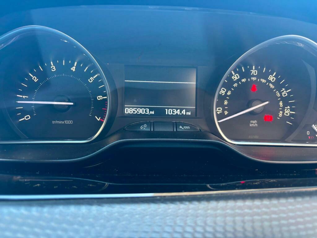 Peugeot 208 1.6 Bluehdi 100 Gt Line Red #44