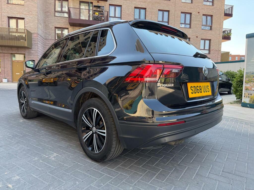 Volkswagen Tiguan 2.0 Tdi Se Navigation Euro 6 S S Black #2