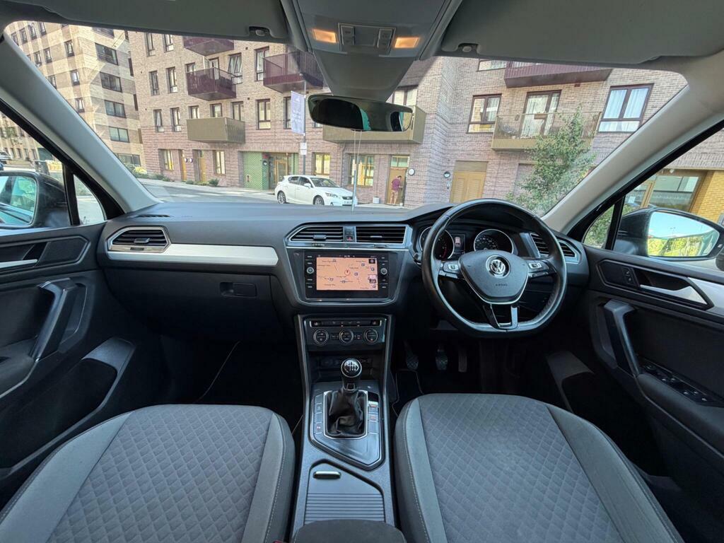 Volkswagen Tiguan 2.0 Tdi Se Navigation Euro 6 S S Black #4