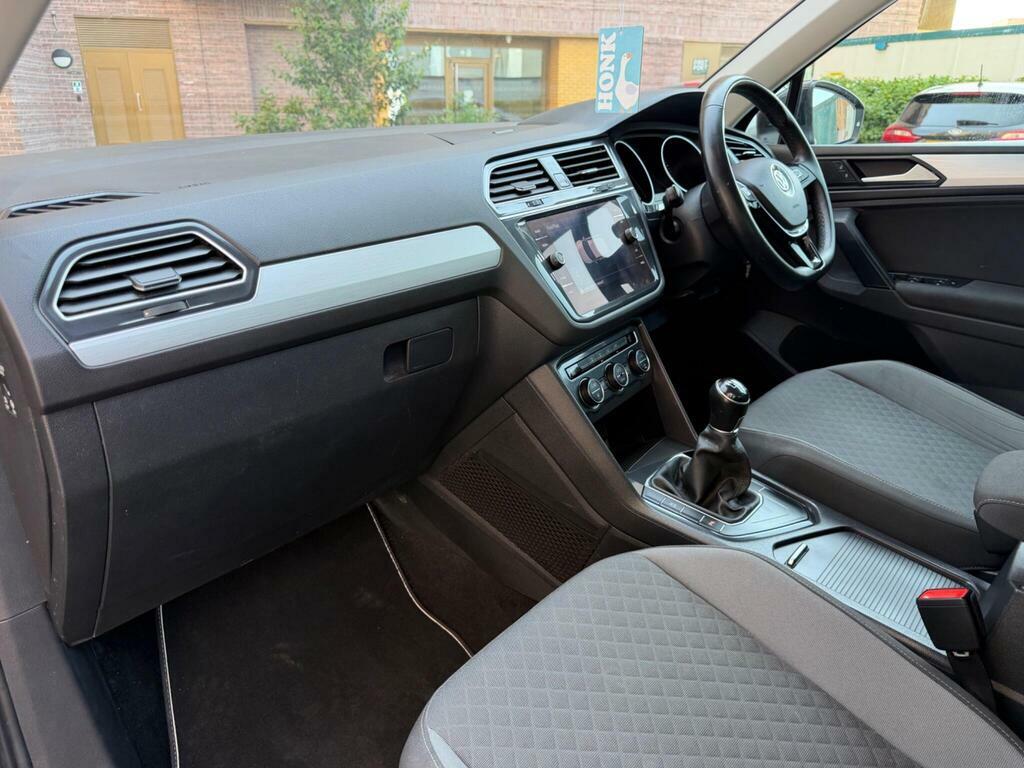 Volkswagen Tiguan 2.0 Tdi Se Navigation Euro 6 S S Black #3