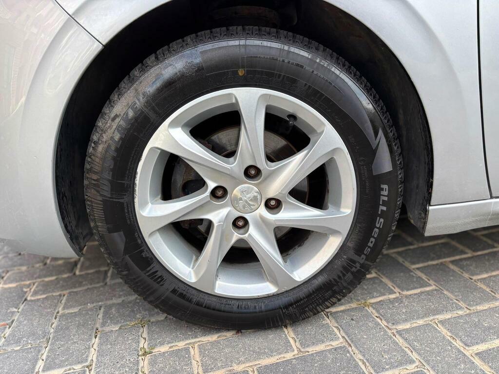 Peugeot 208 1.2 Active 82 Bhp Grey #45