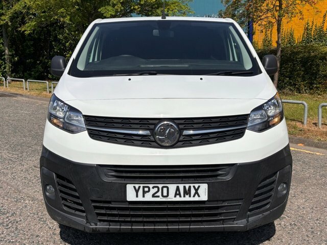 Vauxhall Vivaro Manual White #4