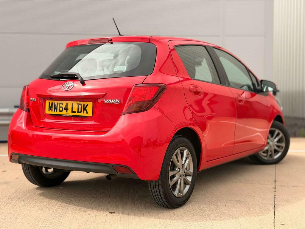 Toyota Yaris Icon Red #4