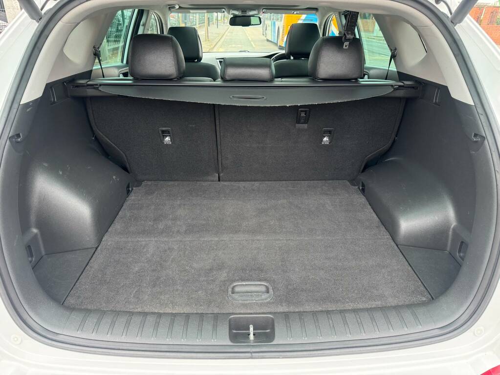 Hyundai Tucson 2.0 Crdi Blue Drive Premium Se E066CVG White #6