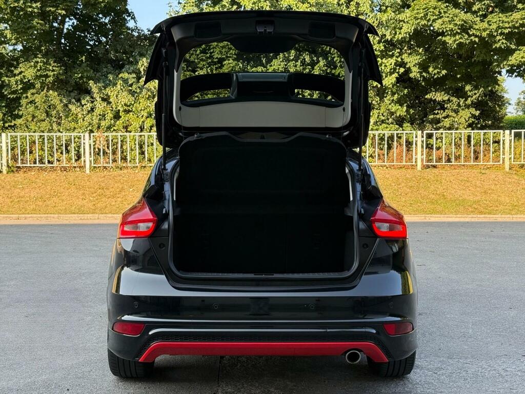 Ford Focus 1.0T Ecoboost Titanium Red #38