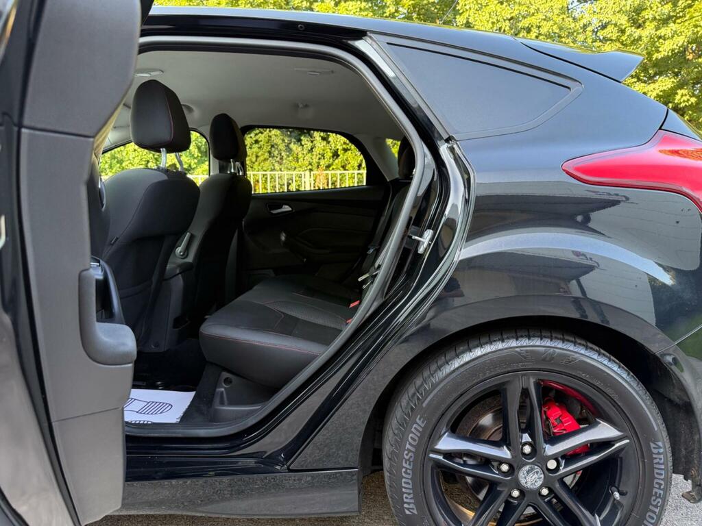 Ford Focus 1.0T Ecoboost Titanium Red #83