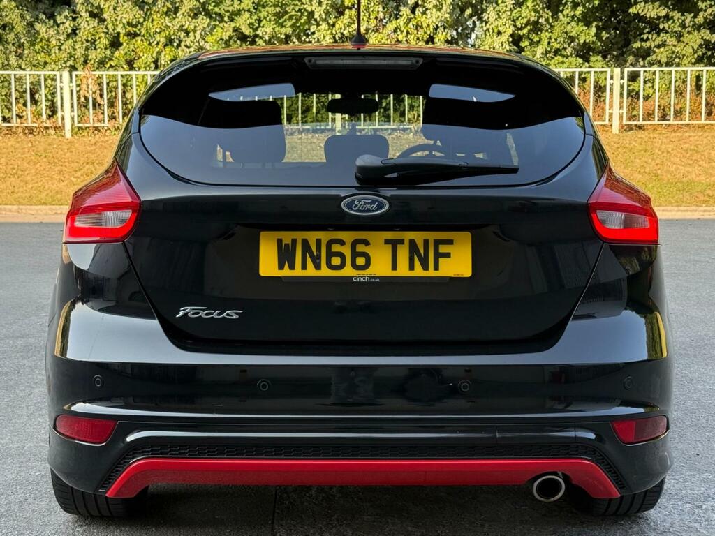 Ford Focus 1.0T Ecoboost Titanium Red #4