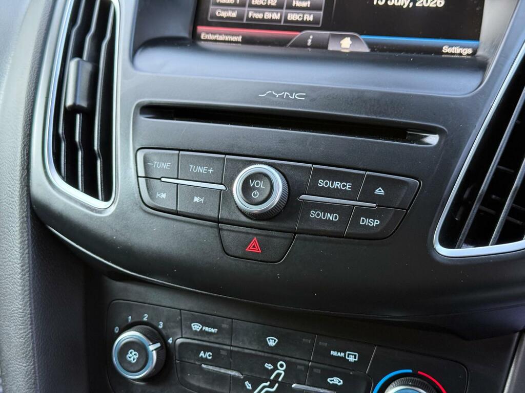 Ford Focus 1.0T Ecoboost Titanium Red #54