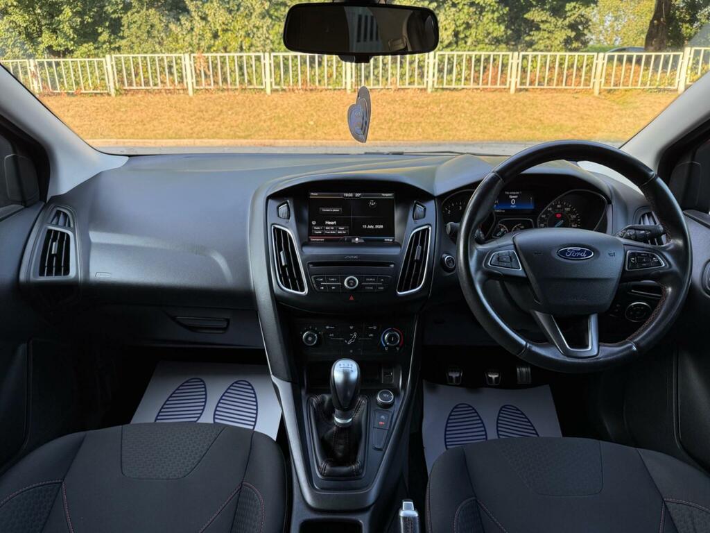 Ford Focus 1.0T Ecoboost Titanium Red #43