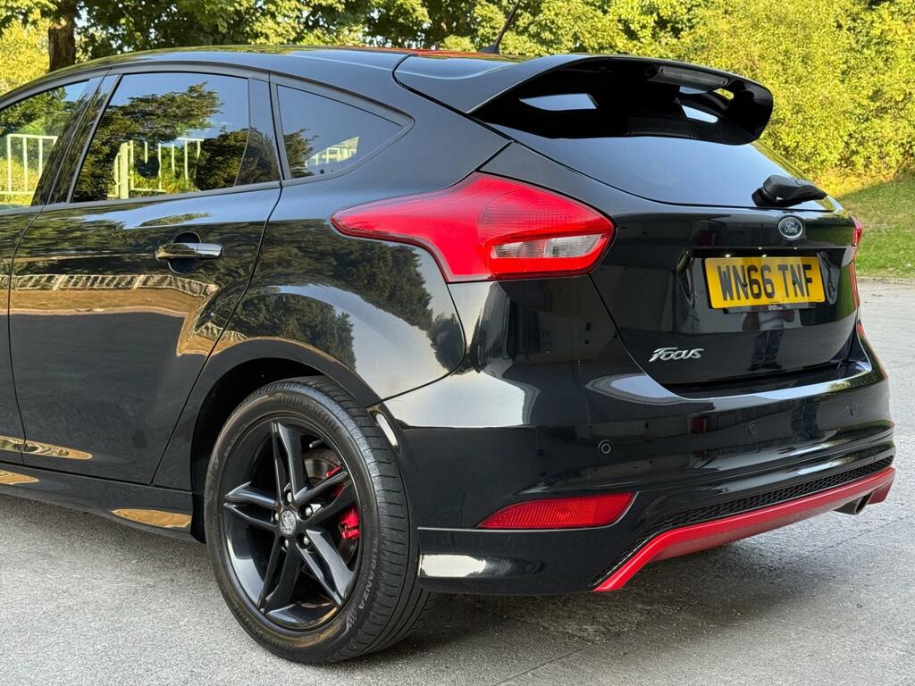 Ford Focus 1.0T Ecoboost Titanium Red #22