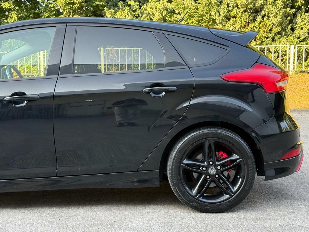 Ford Focus 1.0T Ecoboost Titanium Red #30