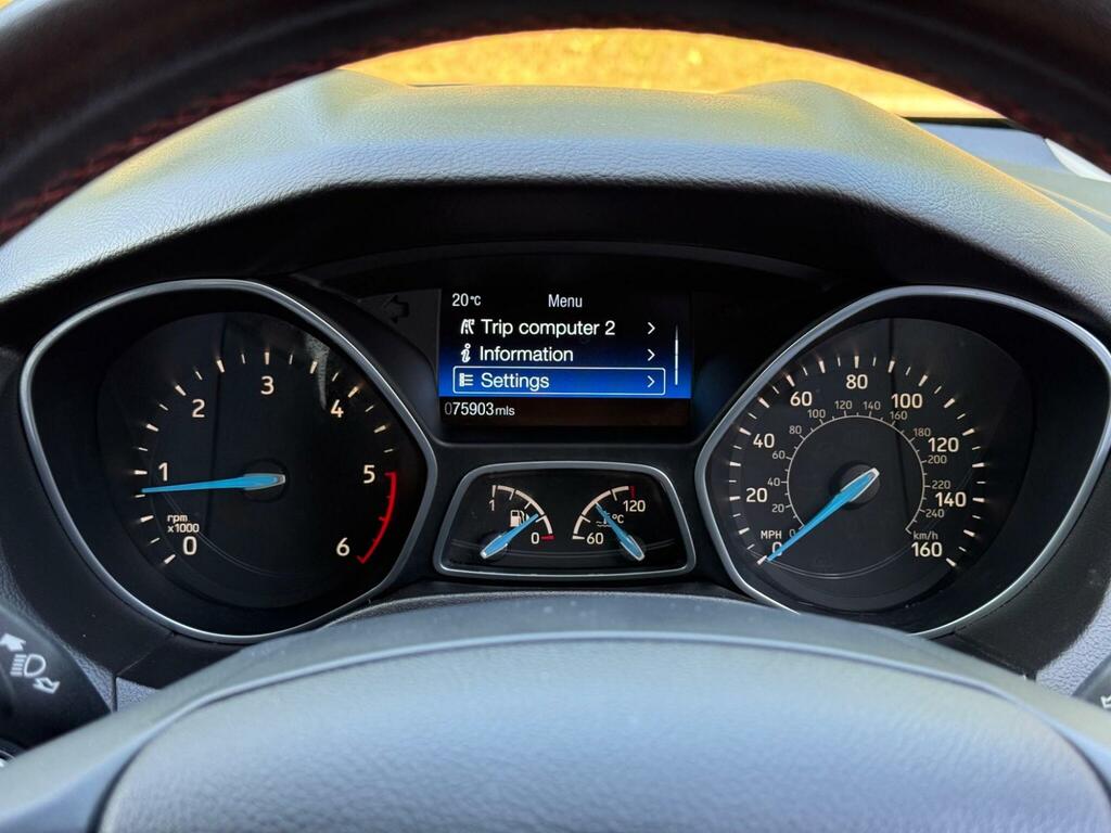 Ford Focus 1.0T Ecoboost Titanium Red #61