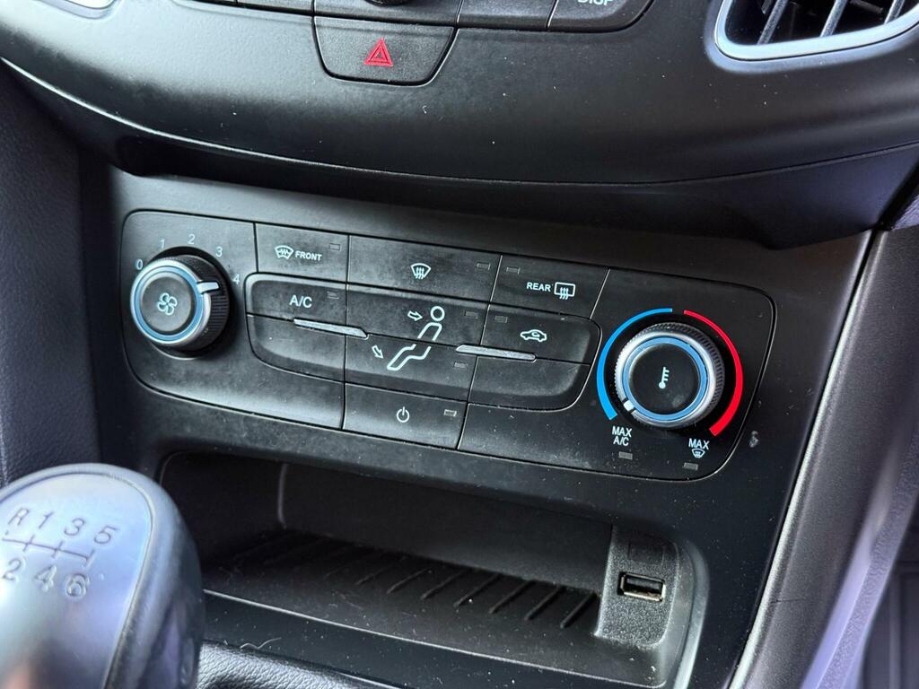 Ford Focus 1.0T Ecoboost Titanium Red #53