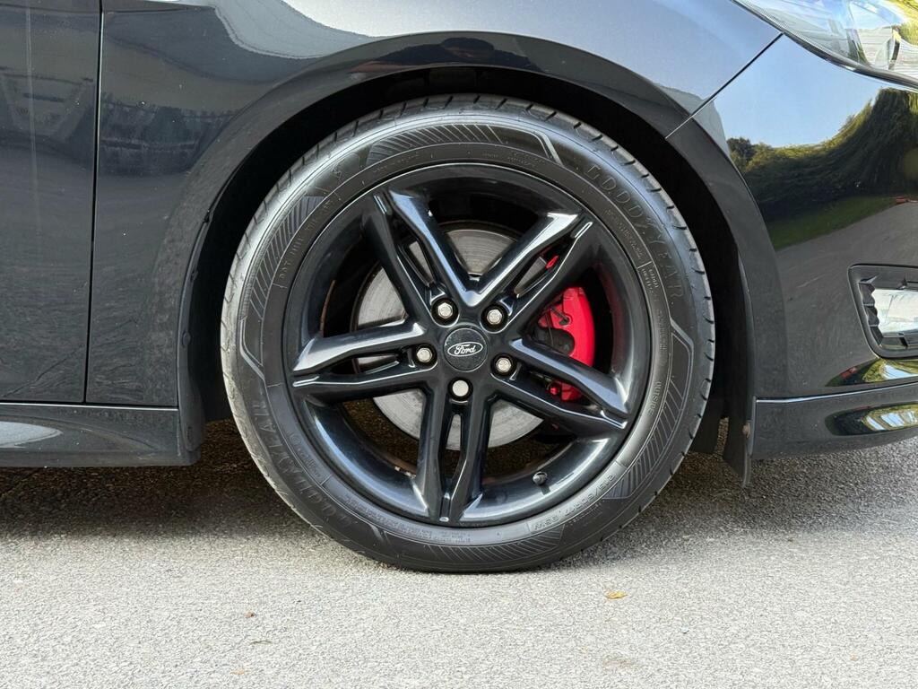 Ford Focus 1.0T Ecoboost Titanium Red #32