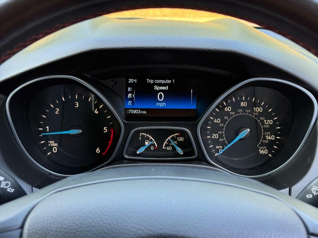 Ford Focus 1.0T Ecoboost Titanium Red #60