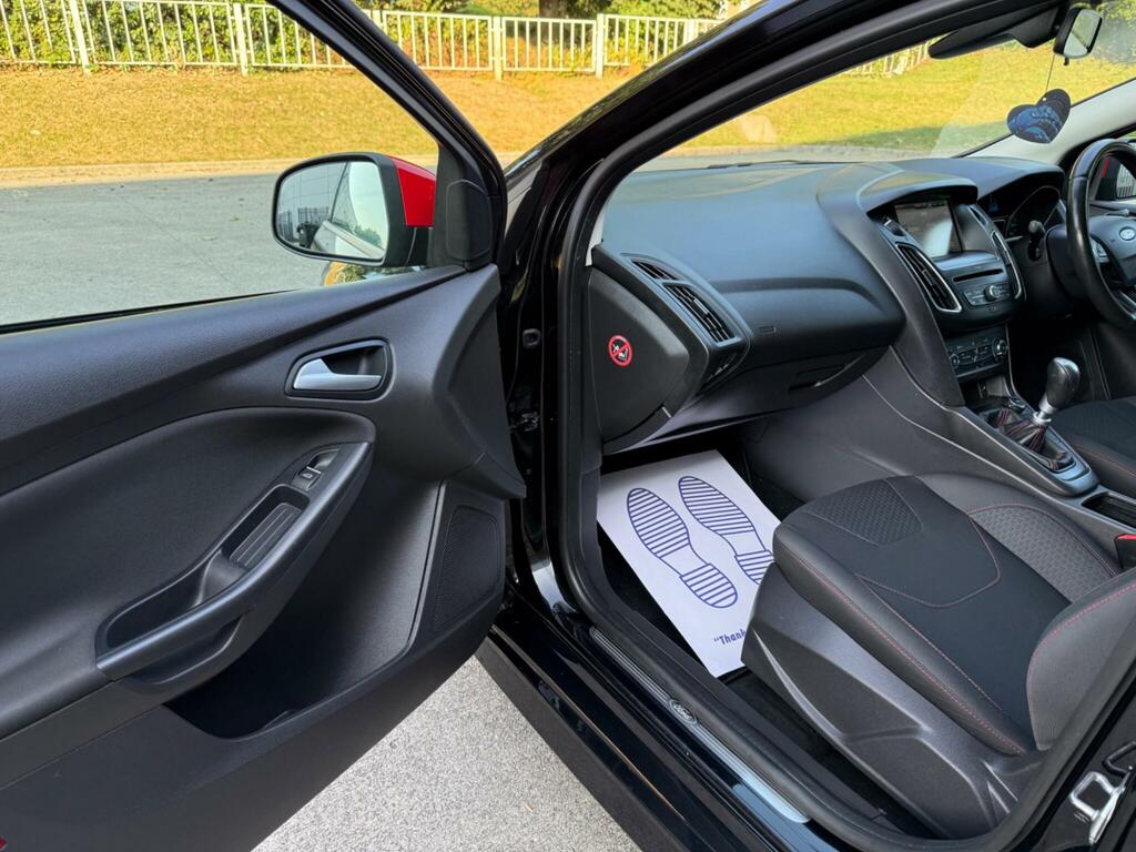 Ford Focus 1.0T Ecoboost Titanium Red #71