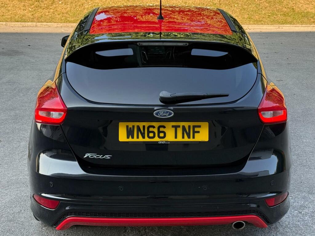 Ford Focus 1.0T Ecoboost Titanium Red #37