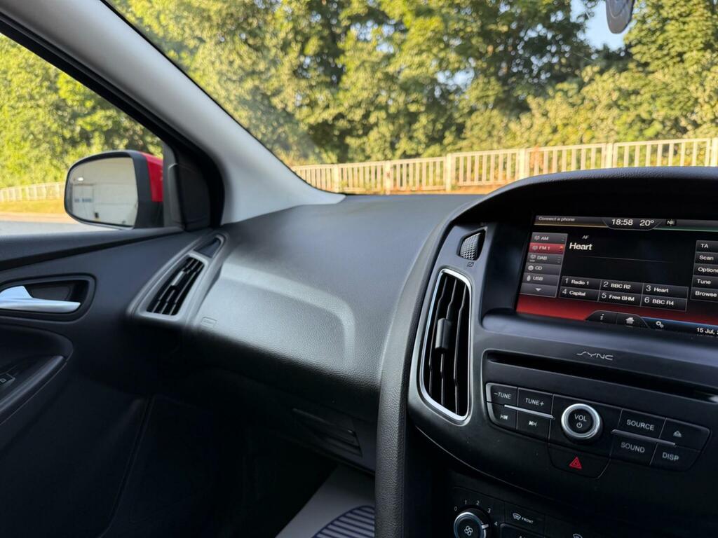Ford Focus 1.0T Ecoboost Titanium Red #55