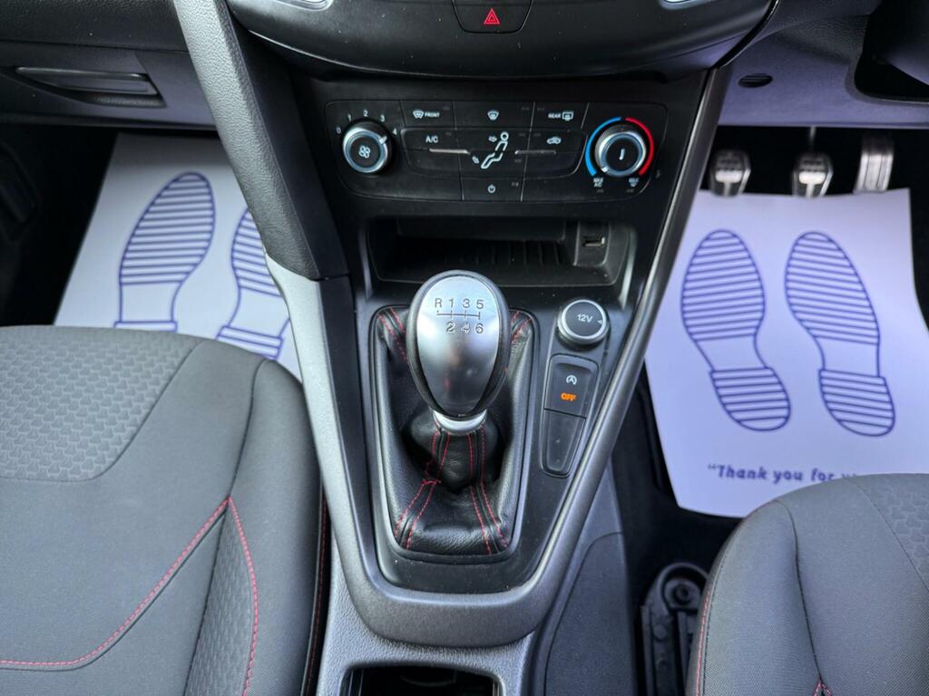 Ford Focus 1.0T Ecoboost Titanium Red #51