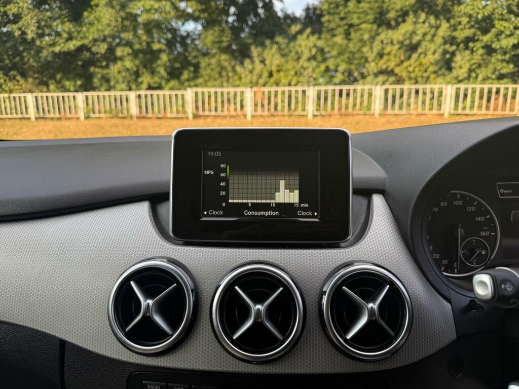 Mercedes-Benz B Class Blueefficiency Se Red #43