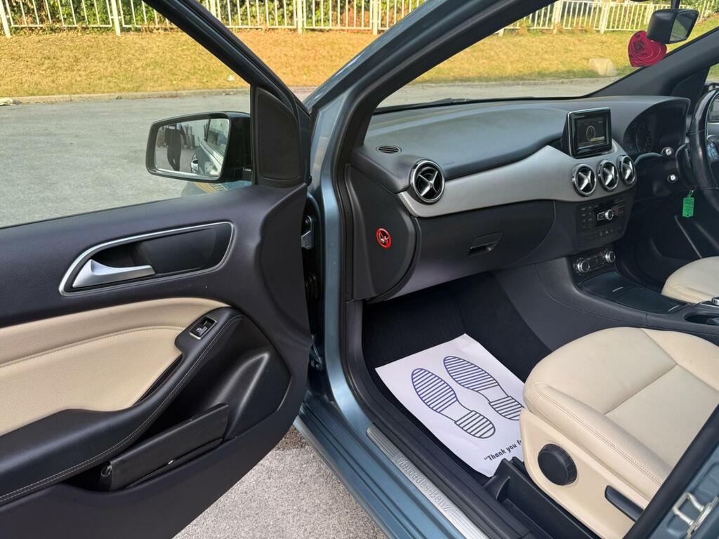 Mercedes-Benz B Class Blueefficiency Se Red #65